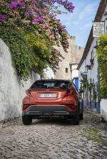Toyota C-HR Hybrid 2019 года (WW)